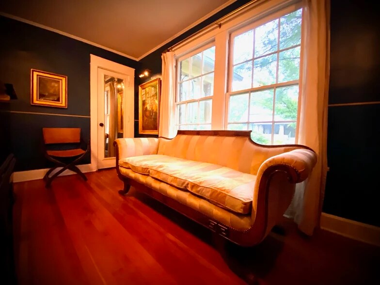 Building Photo - 620 E 1st St