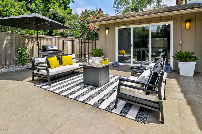 Building Photo - GORGEOUS REMODELED HOME WALKING DISTANCE T...