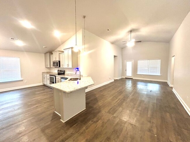 Building Photo - Beautiful 4 Bedroom 2 Bath Home! COMING SOON!