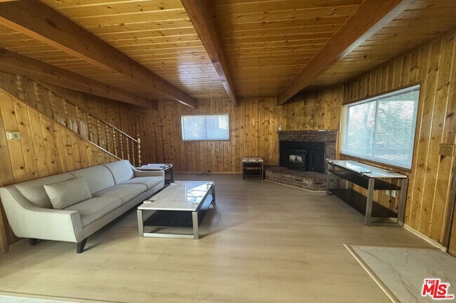 Building Photo - 2317 Maplewood Way