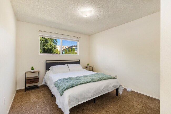 Building Photo - 15706 Ash Way