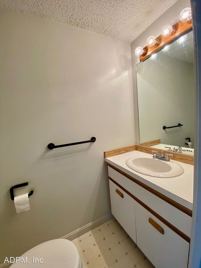 Building Photo - 2 br, 1.5 bath House - 121 Fox Hollow