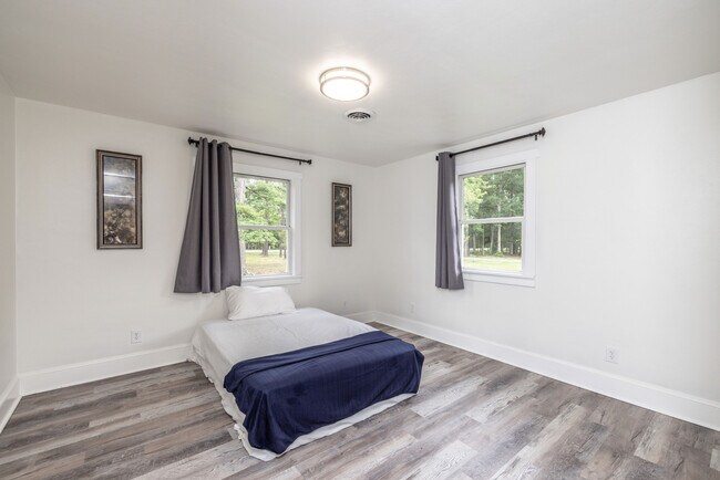 Building Photo - 12383 W Patrick Henry Rd