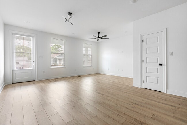 Building Photo - 3015-17 Burdette
