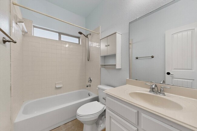 Building Photo - 1066 Carpenter Ct