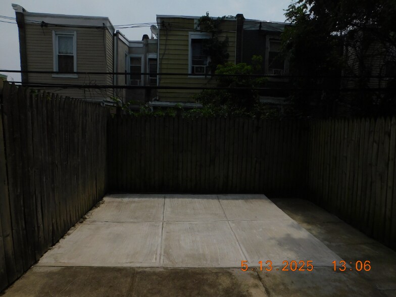 Building Photo - 445 N 53rd St