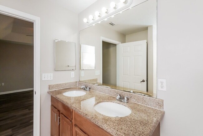 Building Photo - 997 SW 15th St