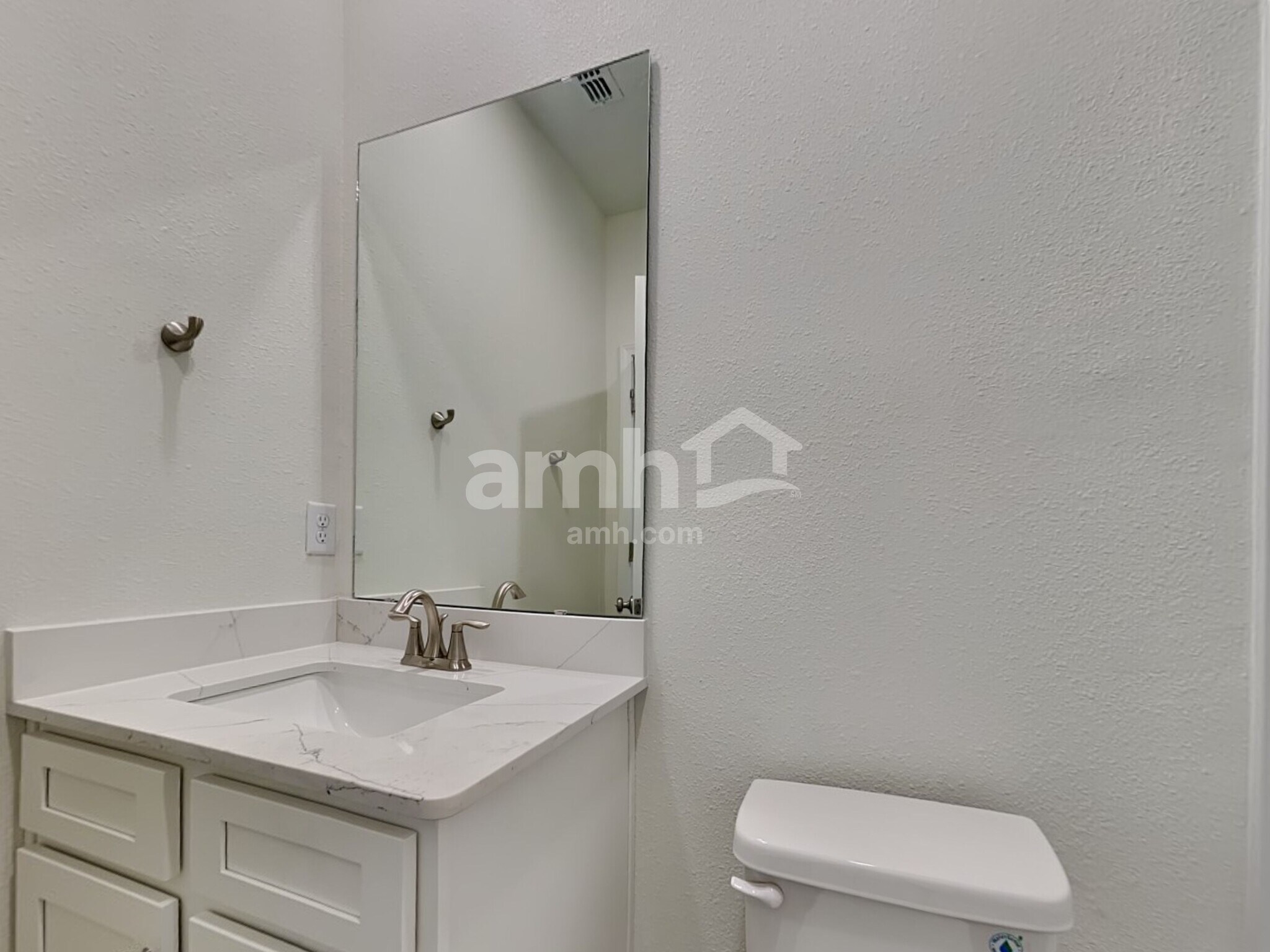 Building Photo - 11614 Hillside Dr