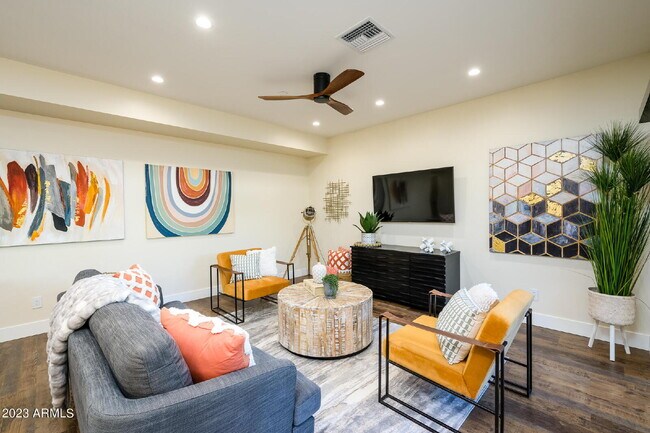 Building Photo - Exclusive Urban Sanctuary—Sophisticated Townhouse in Vibrant Phoenix