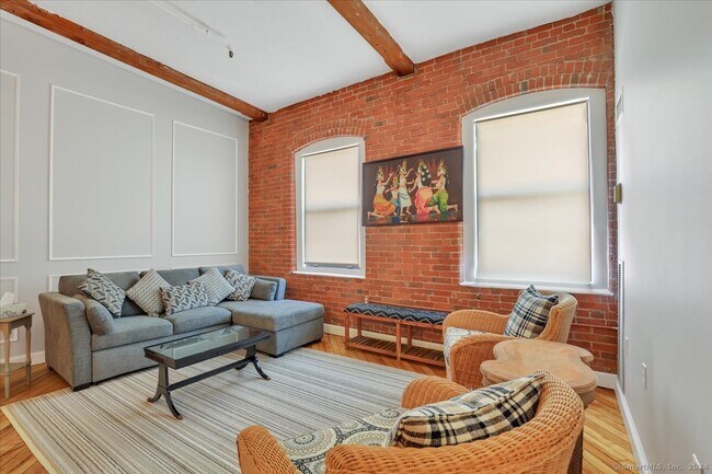 Building Photo - 222 Williams St E