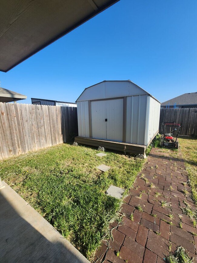 Building Photo - Beautiful 4 bedroom