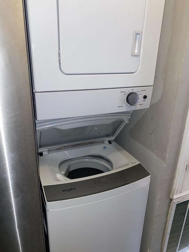 Building Photo - 2100 Tanglewilde St