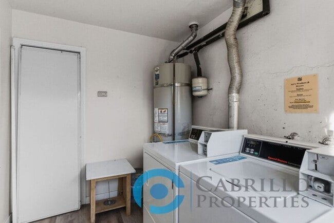 Building Photo - 519 Pitta St