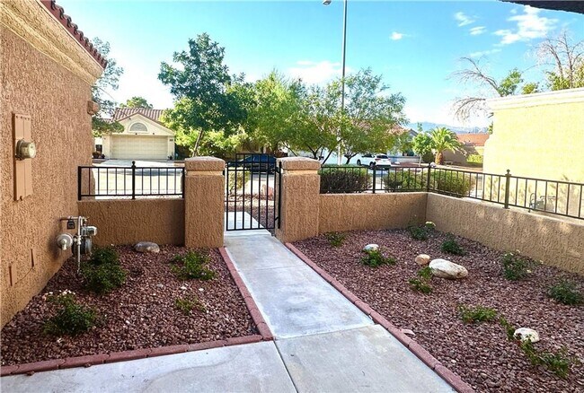 Building Photo - Summerlin 55+ Active Resort!!  Country Clu...