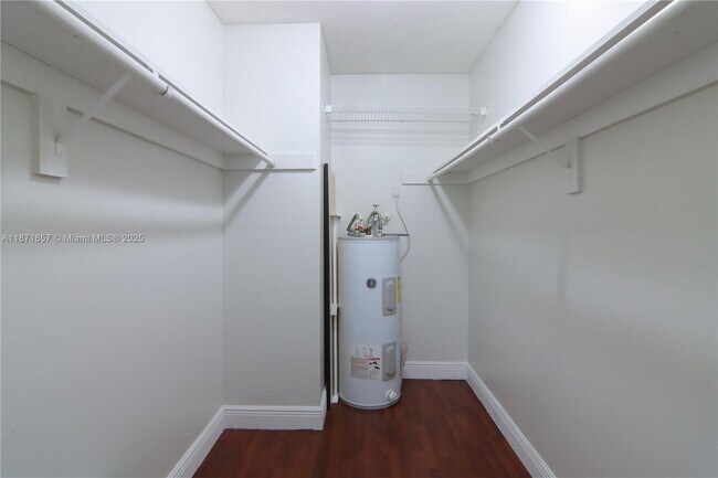 Building Photo - 4910 NW 79th Ave