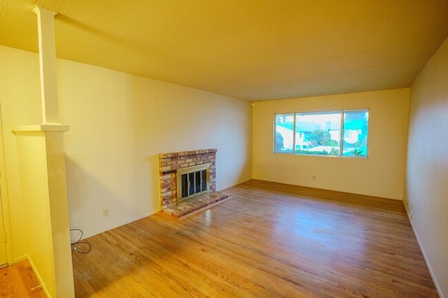 Building Photo - Single-Story Vallejo 3BR on HUGE Lot! 4-Car Parking, Covered Patio & 15 Min to Napa!