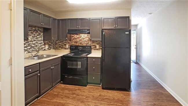 Building Photo - 2885 Center St