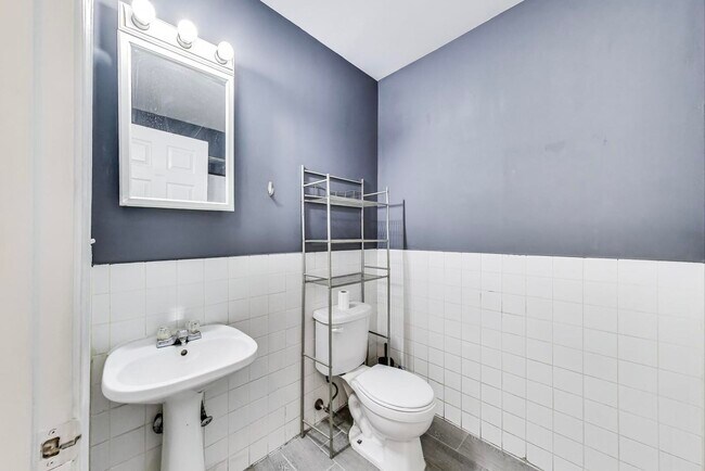 Building Photo - 4641 S Drake Ave