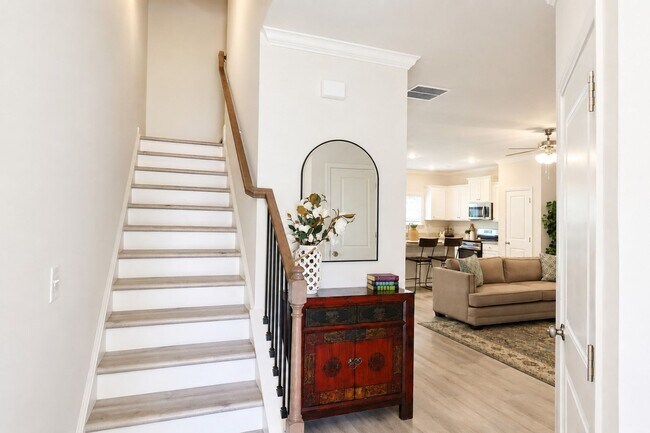 Building Photo - Discover modern living in the heart of Cornelia!
