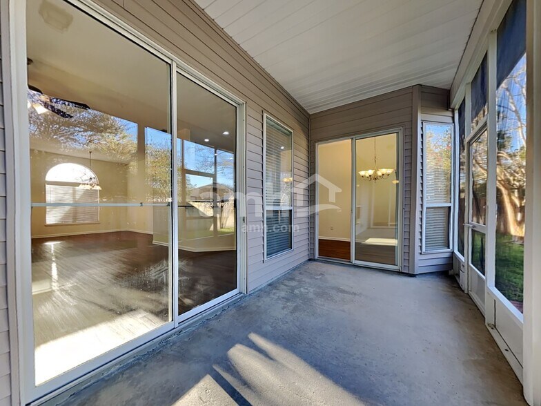 Building Photo - 125 Whisper Ridge Dr