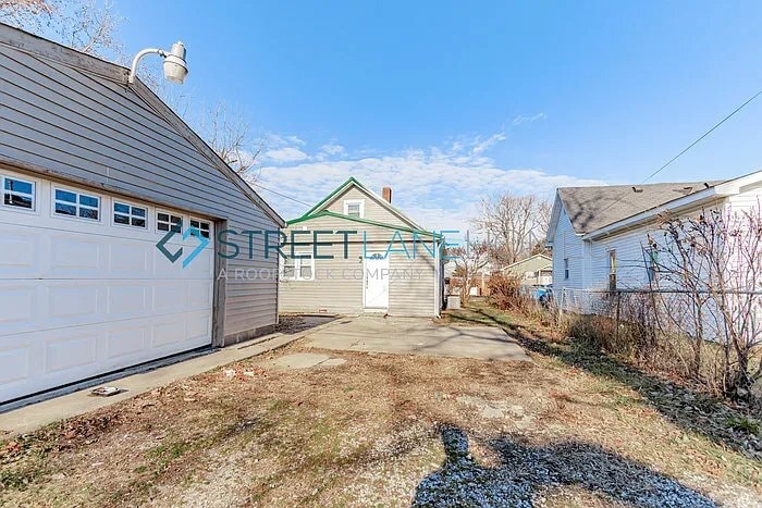 Building Photo - 723 3rd St