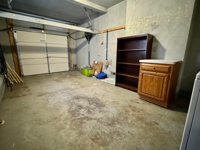 Building Photo - 479 Stratford Dr