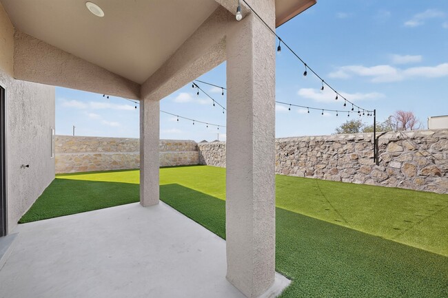 Building Photo - 9930 Isla Pl
