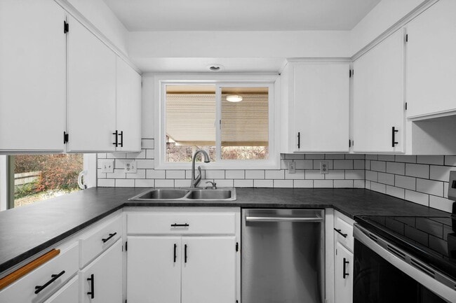 Building Photo - Move-In Special - Beautiful South Valley Home! Available Now!