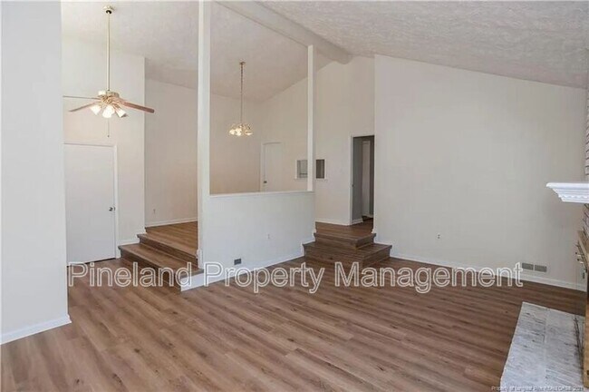 Building Photo - 2012 Lakemeadow Dr