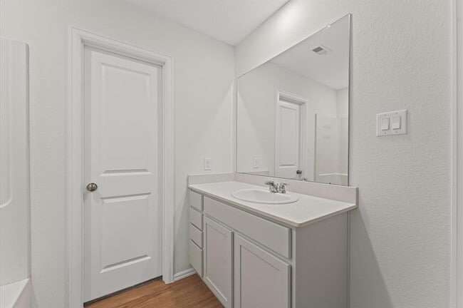 Building Photo - 347 Riverwood Village Ln