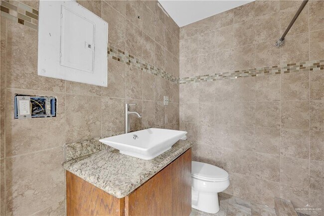 Building Photo - 19 S 41st St