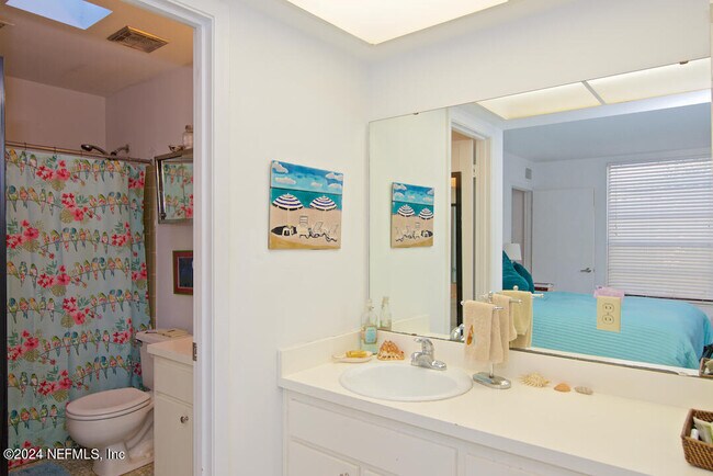 Building Photo - 223 Orange St