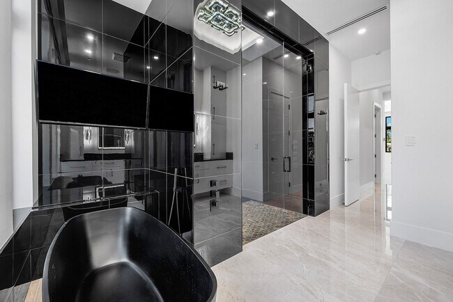 Building Photo - 2650 NE 48th Ct