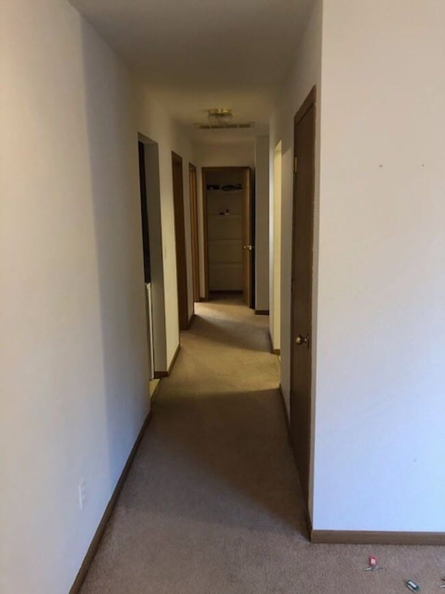 Building Photo - 4809-4811 Geyser Blvd