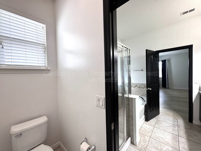 Building Photo - 11860 Thatcher Ave