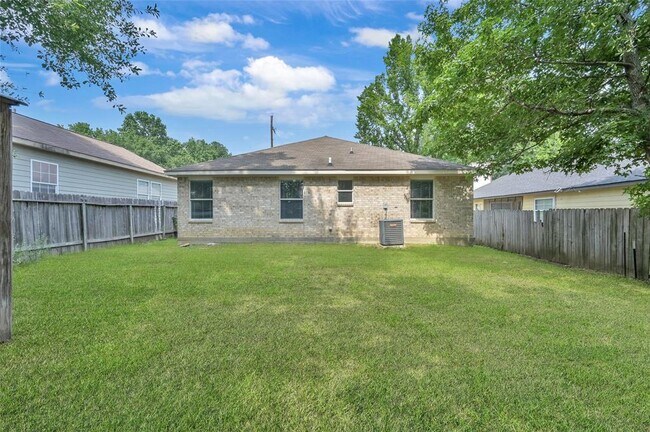 Building Photo - 244 Longview St