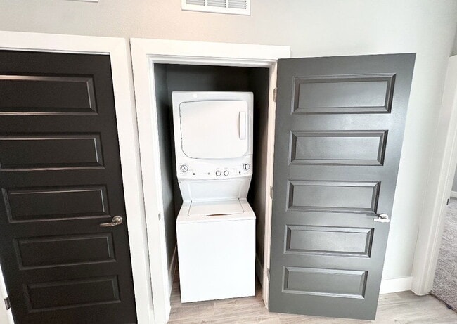 Building Photo - 5005 E Parmer Ln