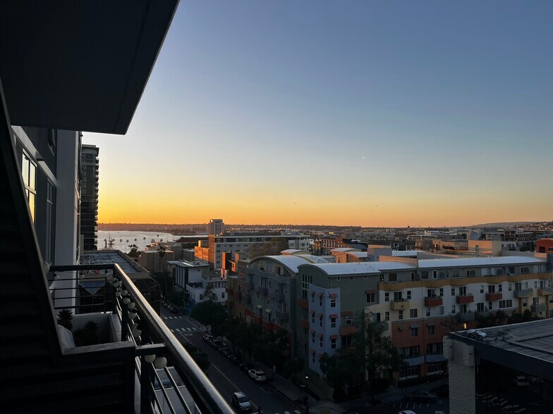 Building Photo - 425 W Beech St