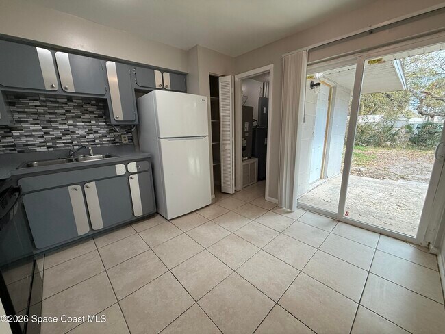 Building Photo - 324 Bay Ave