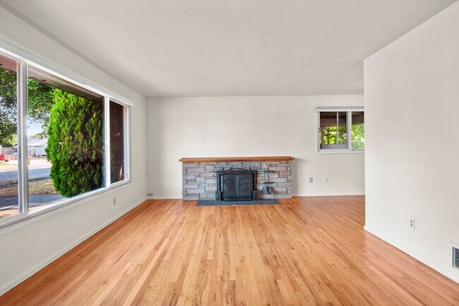 Building Photo - Amazing Northwest Rancher
