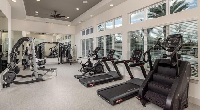 Building Photo - 10881 Caladesi Ave