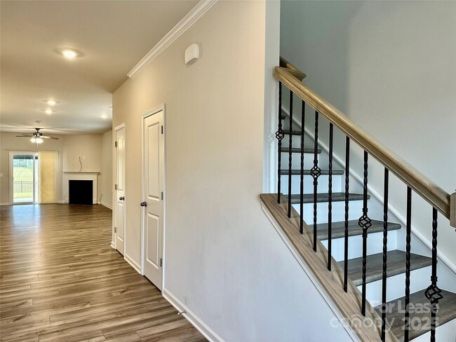 Building Photo - 389 Runner Stone Ln