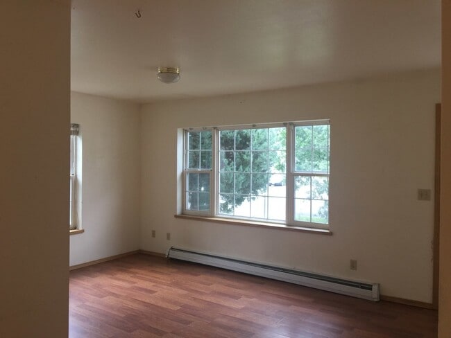 Building Photo - 127 Hunters Way