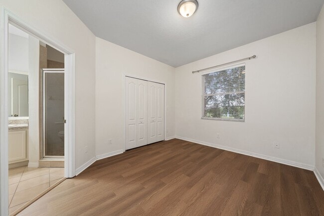 Building Photo - 2 Bedroom /2.5 bathrooms Town House. Just few minutes from Medical City.