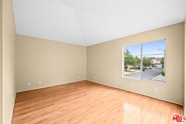 Building Photo - 18639 W Nathan Hill Dr