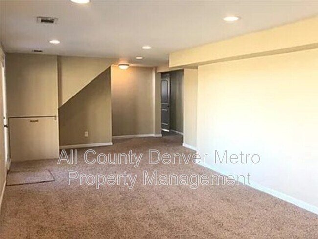 Building Photo - 1660 S Deframe Ct