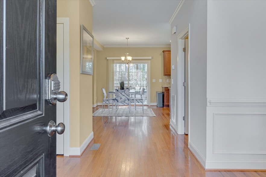 Building Photo - 320 Lawrence Rd