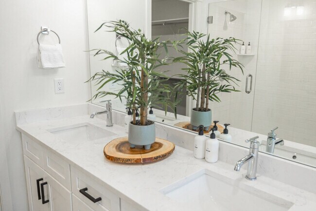 Building Photo - 408 S 680 E