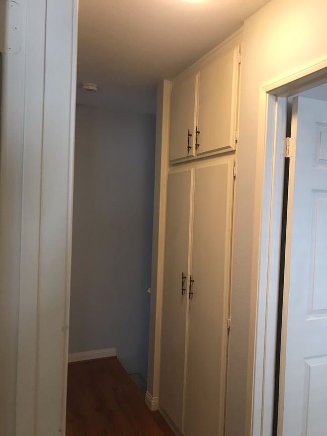 Building Photo - 2 BEDROOM/2BATH TOWN HOUSE STYLE CONDO IN ...