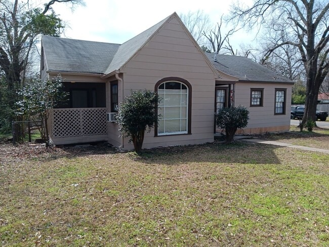 Building Photo - 103 E Robinson Pl